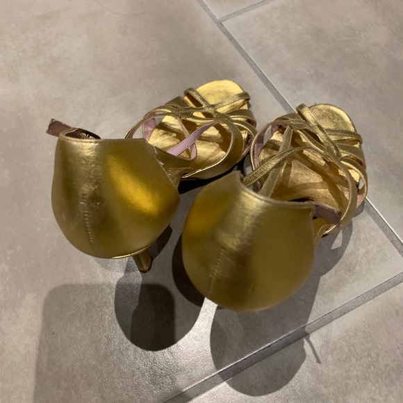 Heels - Picture 2 of 3